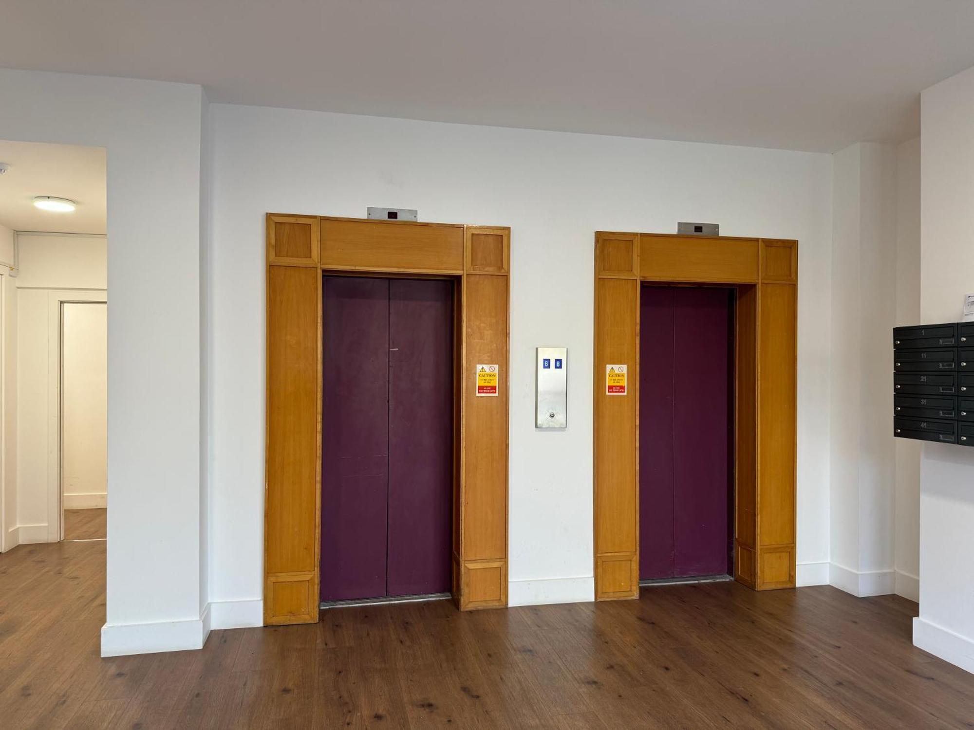 Modern One-Bedroom Apartment Суиндон Экстерьер фото