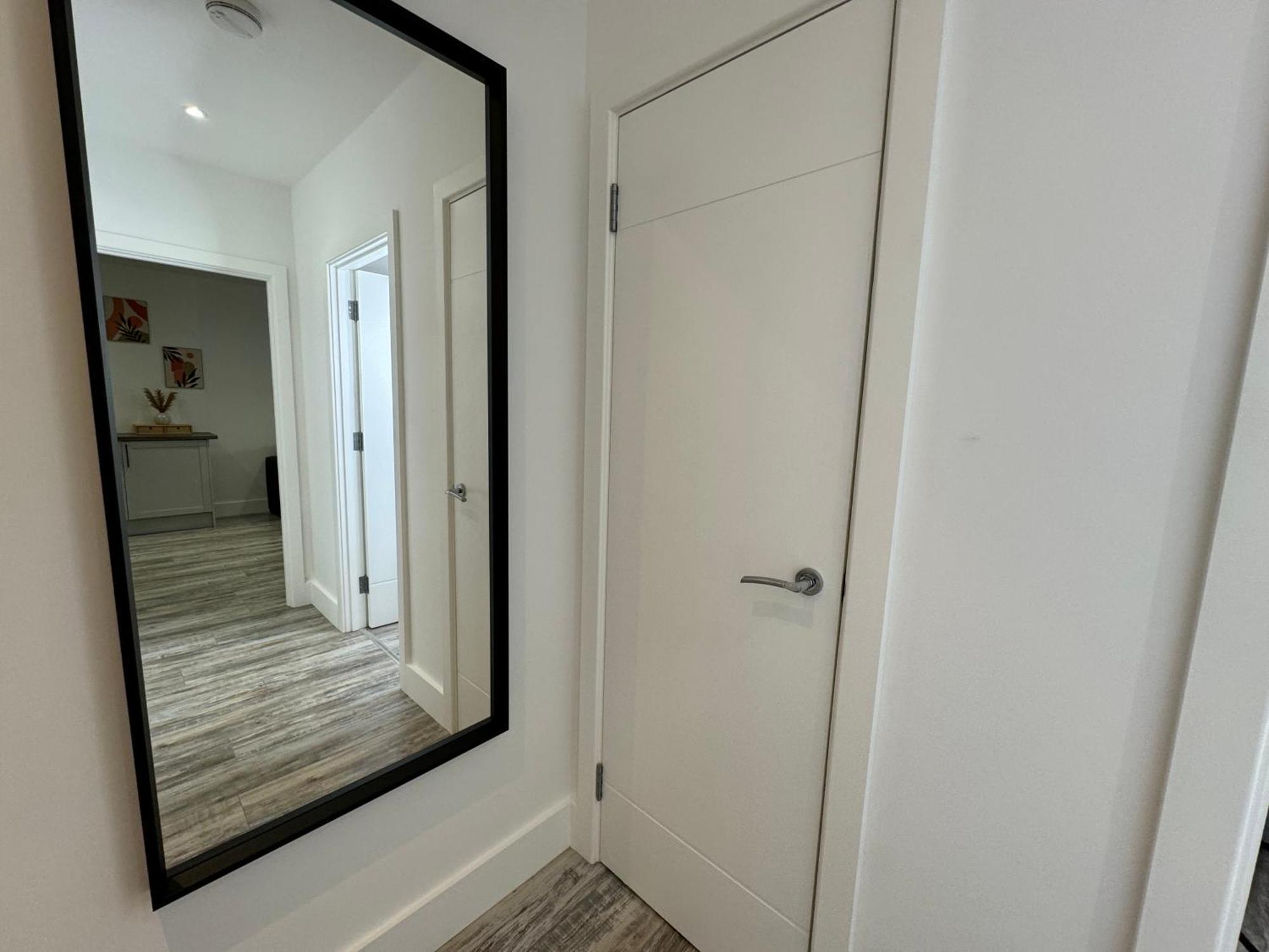 Modern One-Bedroom Apartment Суиндон Экстерьер фото