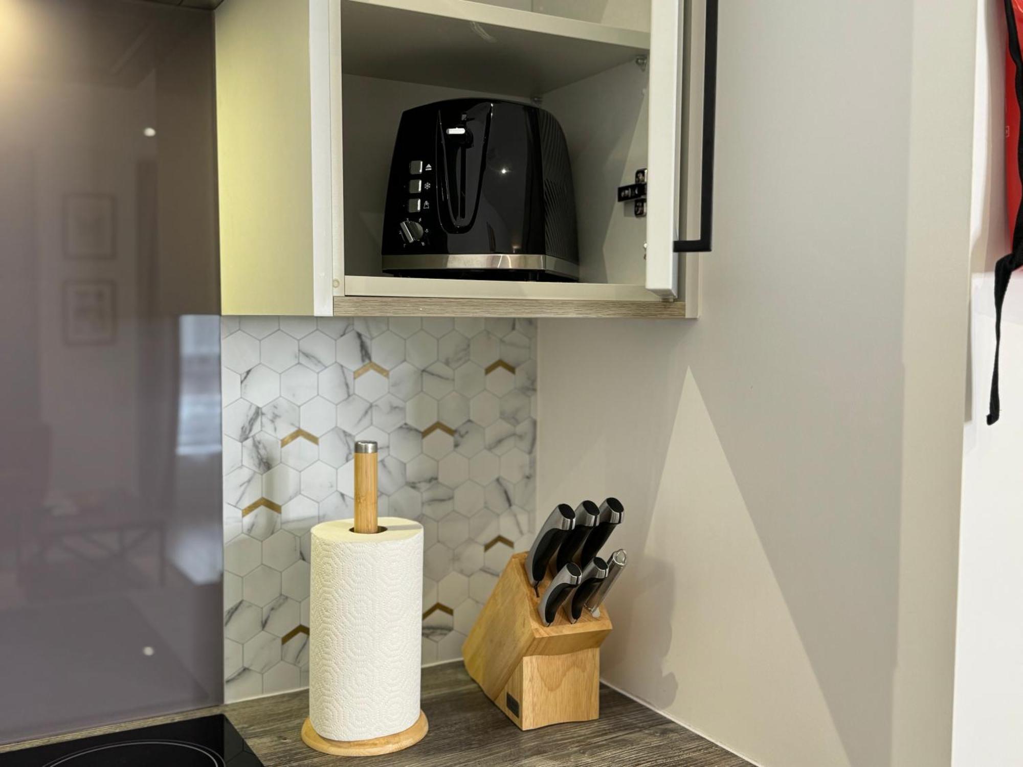 Modern One-Bedroom Apartment Суиндон Экстерьер фото