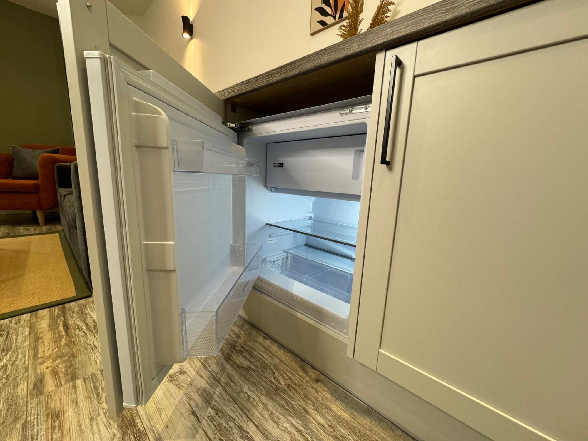Modern One-Bedroom Apartment Суиндон Экстерьер фото