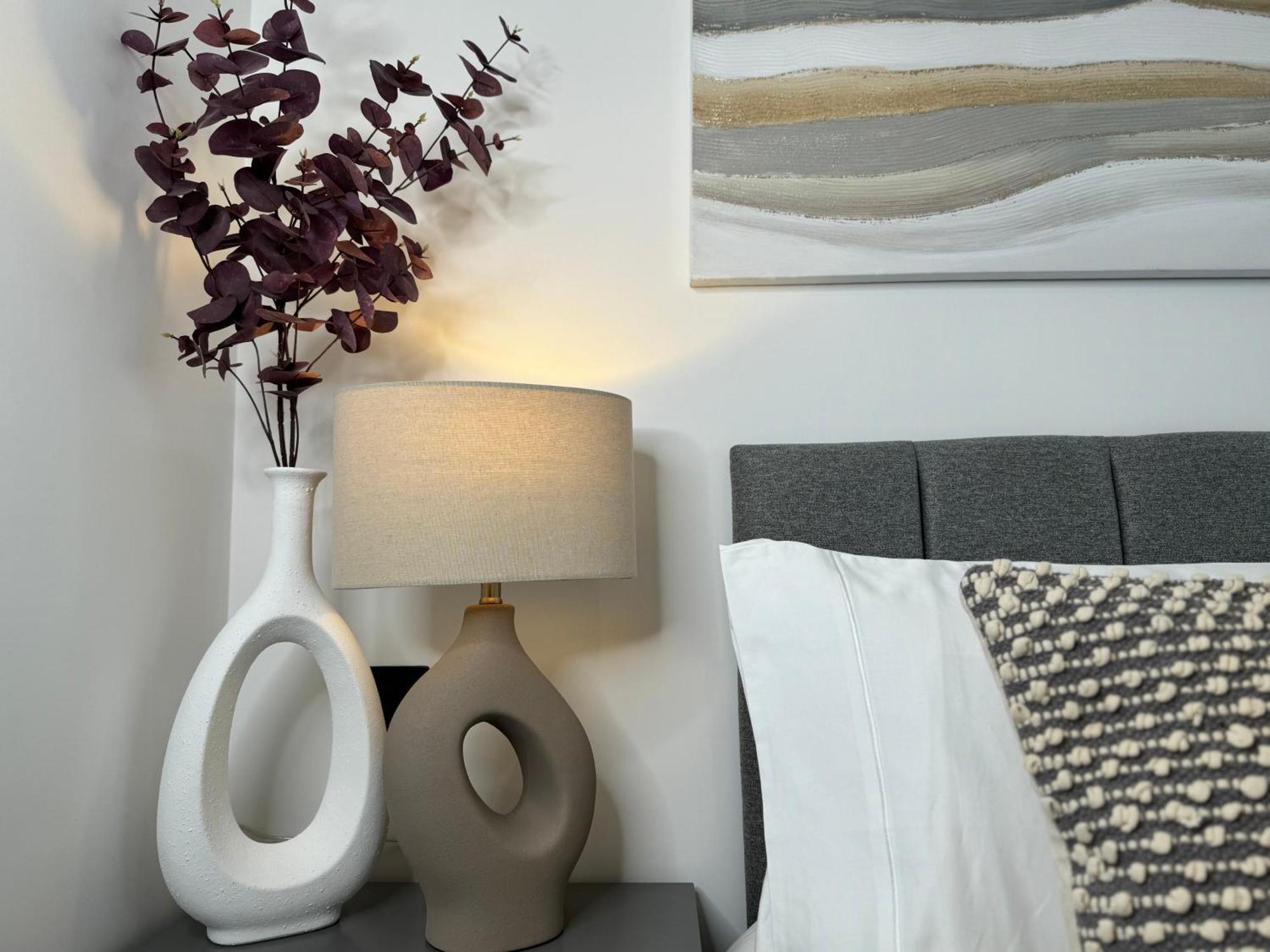 Modern One-Bedroom Apartment Суиндон Экстерьер фото