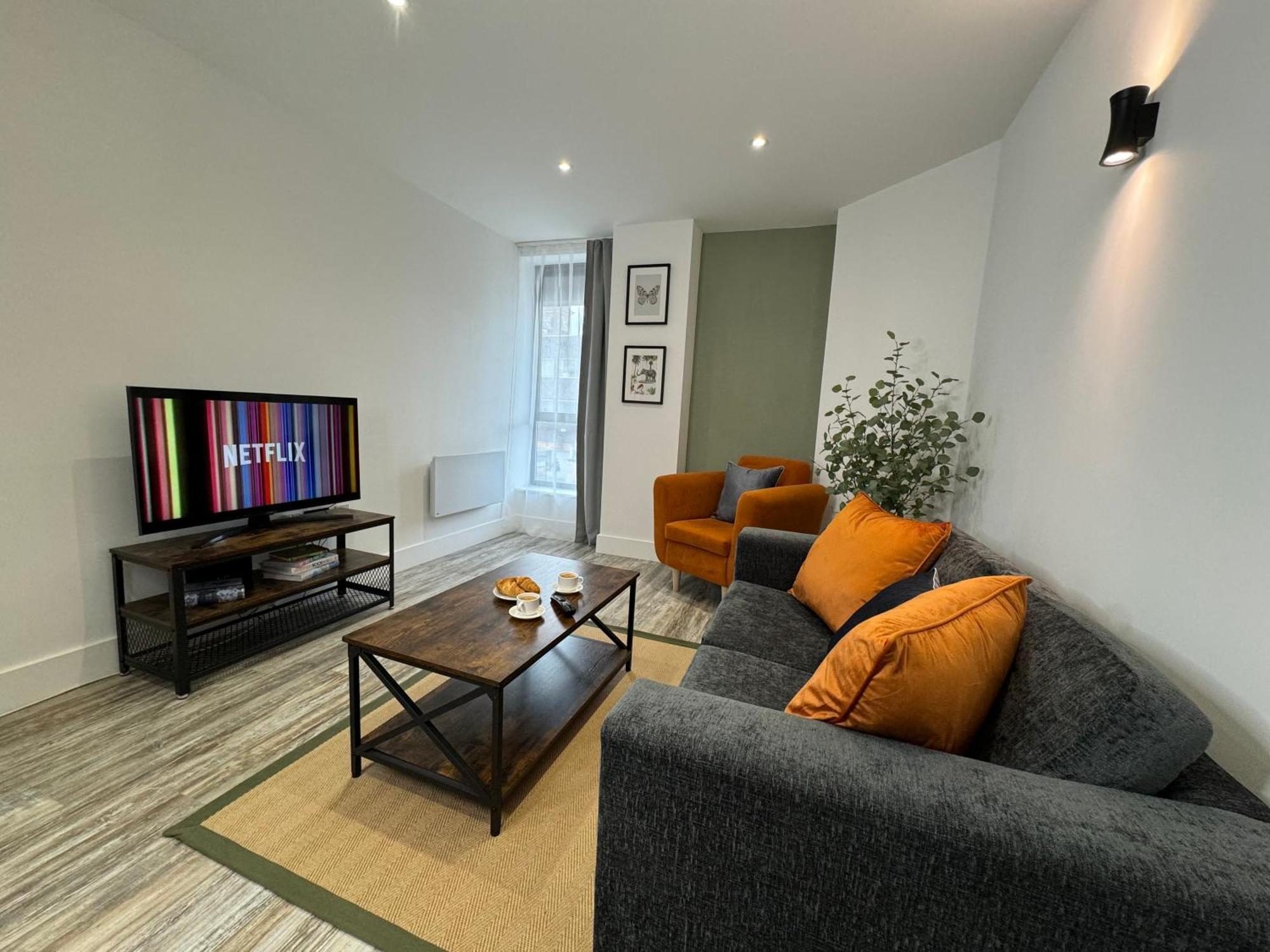 Modern One-Bedroom Apartment Суиндон Экстерьер фото